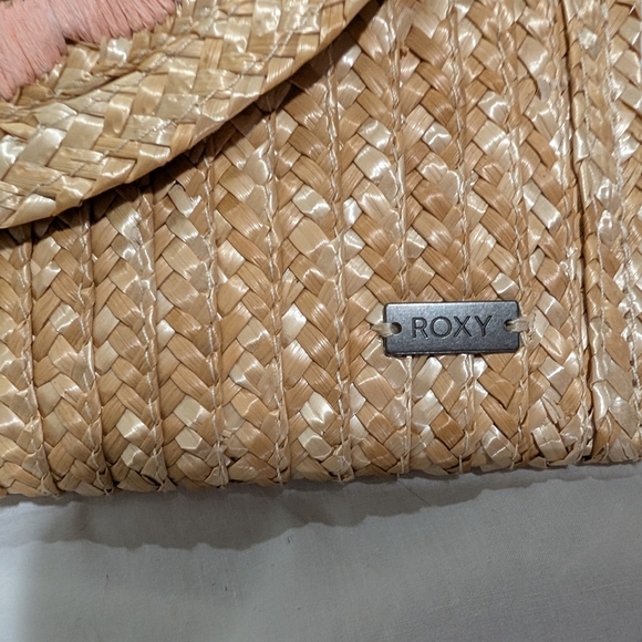 Nwt Roxy Woven Straw Clutch Crossbody‎ with Pink Accents - Picture 5 of 5